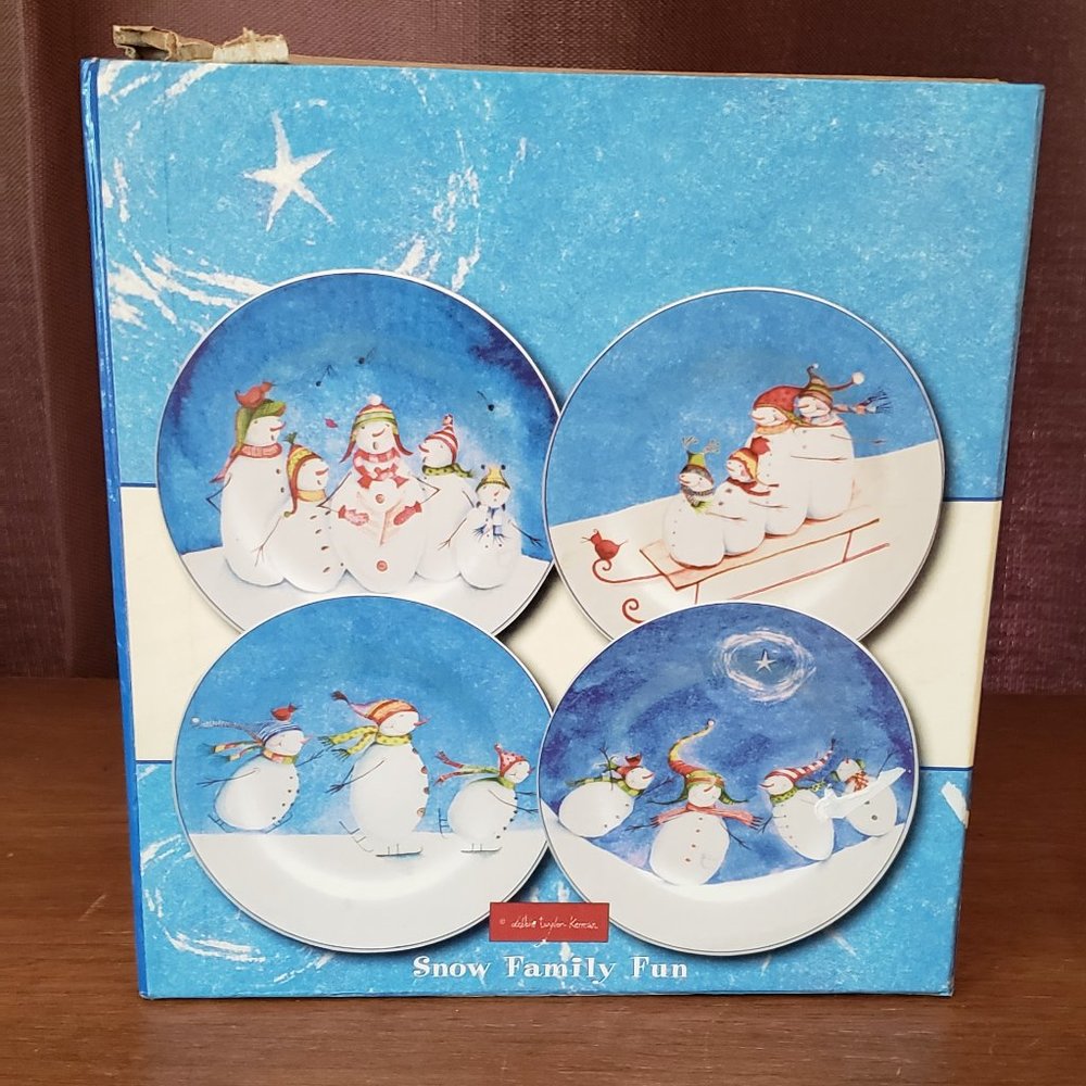 ONEIDA "SNOW FAMILY FUN" BY DEBBIE TAYLOR-KERMAN PLATES SET OF 4